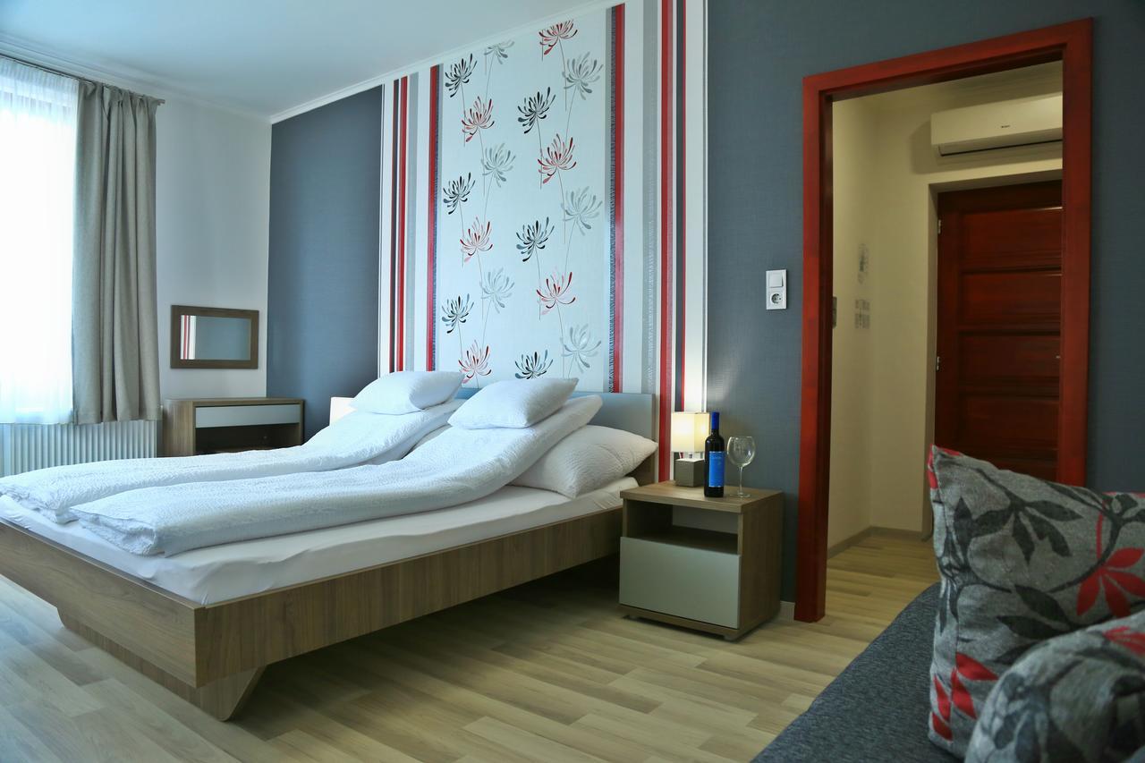 Sugo Panzio Bed & Breakfast Baja Bagian luar foto