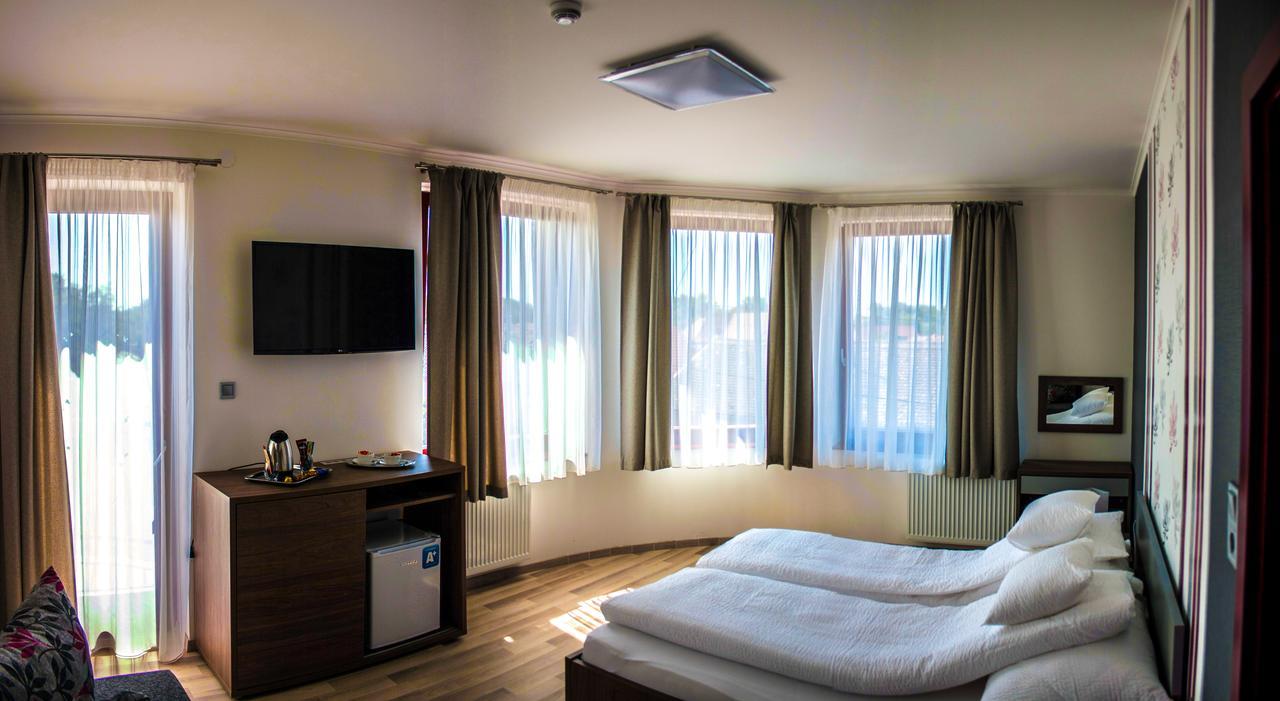 Sugo Panzio Bed & Breakfast Baja Bagian luar foto