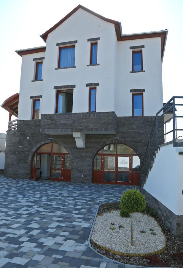 Sugo Panzio Bed & Breakfast Baja Bagian luar foto