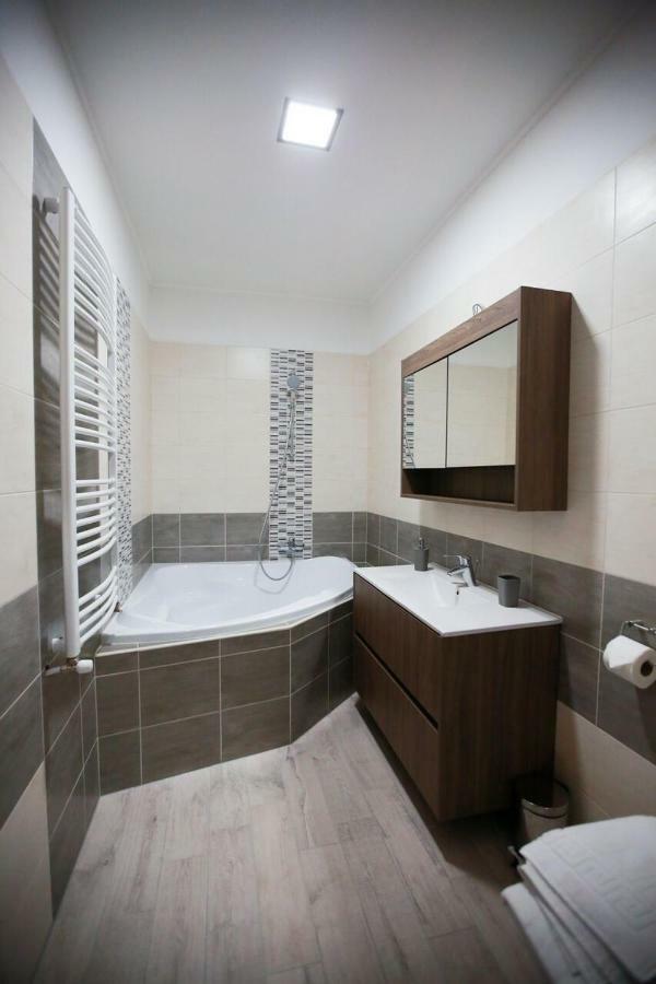 Sugo Panzio Bed & Breakfast Baja Bagian luar foto